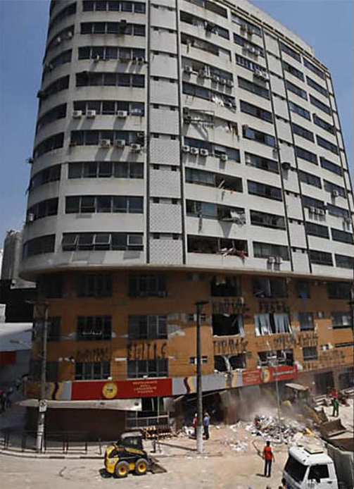 Demolición interna no Edificio Senador tras el trágico desmoronamiento.